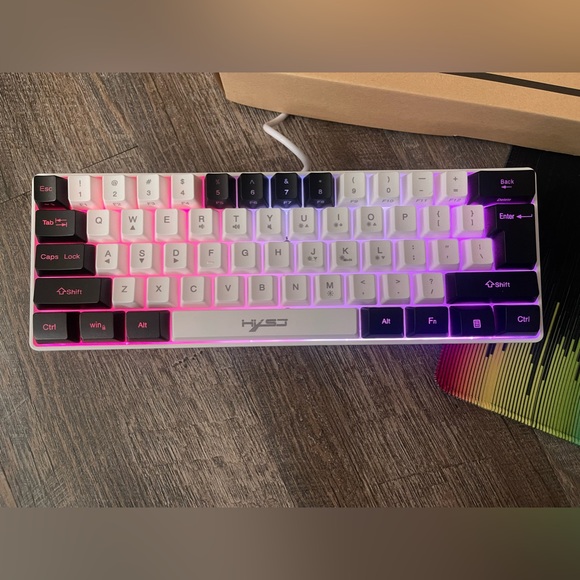 61 key RGB Streamer Gaming Backlight Keyboard and mouse 60% scale wired - Picture 3 of 6